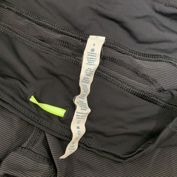 Lululemon Cut the Crop Legging with Pockets in Wee Stripe/Black. Size 8 - Picture 14 of 15